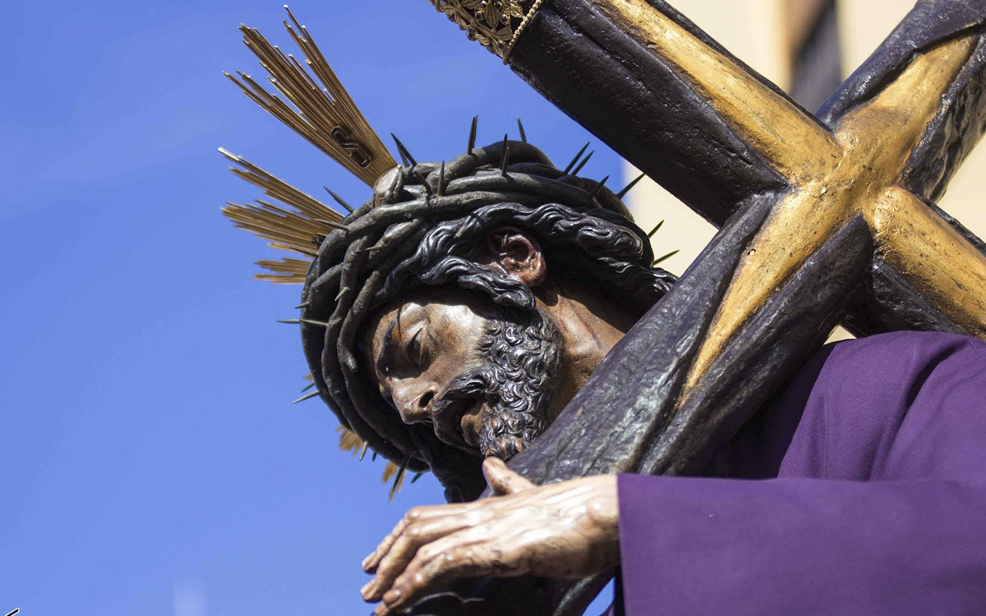 Arte | El cálido abrazo a la cruz. La iconografía de Jesús Nazareno.