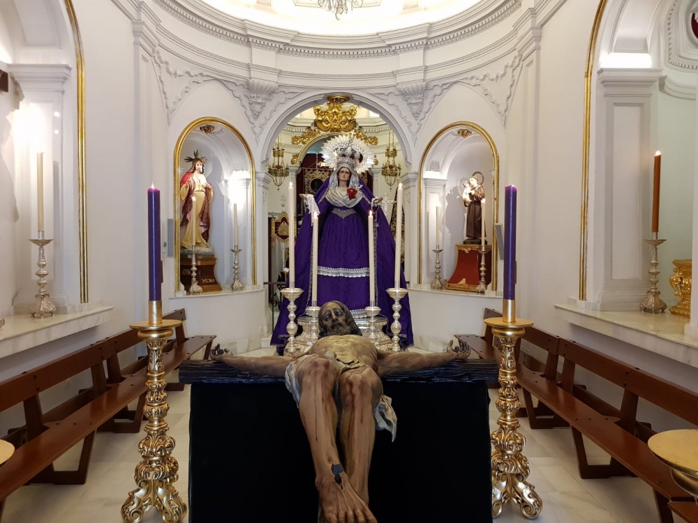 Besapiés que tienen lugar durante la tarde de hoy Viernes de Dolores