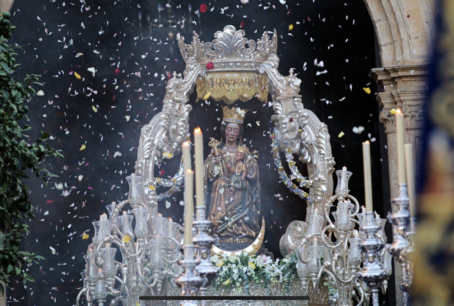 Málaga vivirá este domingo 25 la magia de la tradicional bajada de la Virgen de la Victoria.