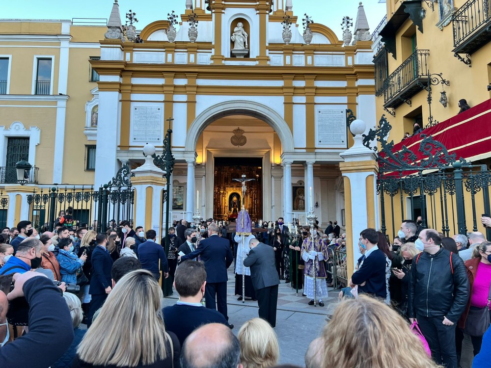 Comienza el Vía crucis del Señor de la Sentencia de la hermandad de la Macarena