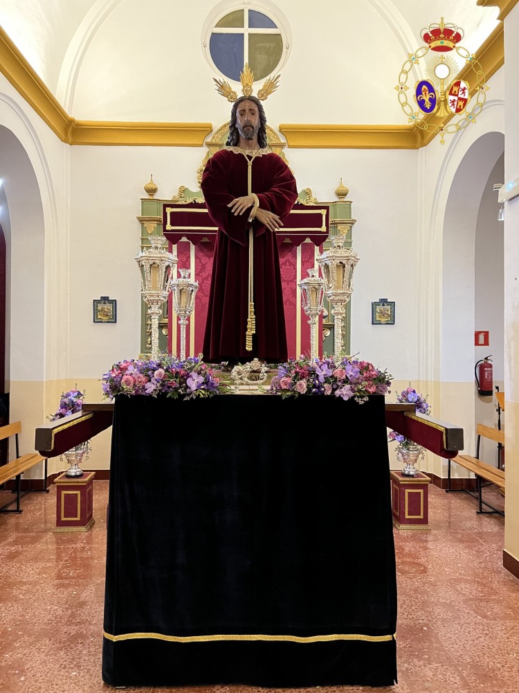 Comienza el rezo del Vía Crucis con el Señor de la Salud de la hermandad del Dulce Nombre de Bellavista