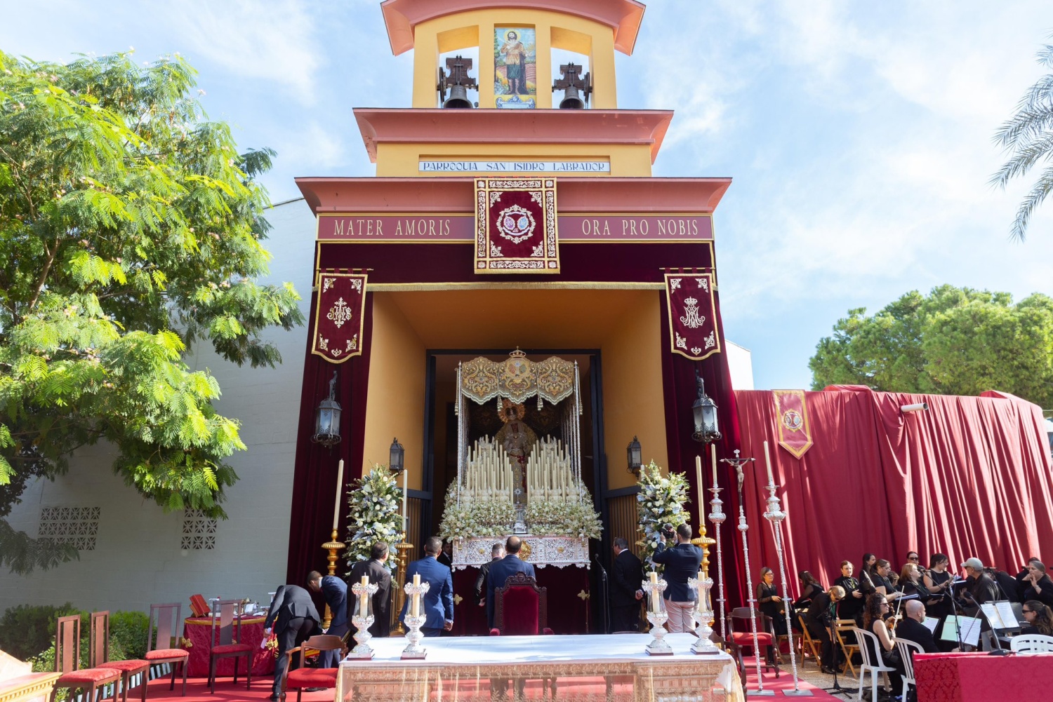 HOY, PROCESIÓN EXTRAORDINARIA TRIUNFAL DE LA VIRGEN DEL AMOR DE PINO MONTANO