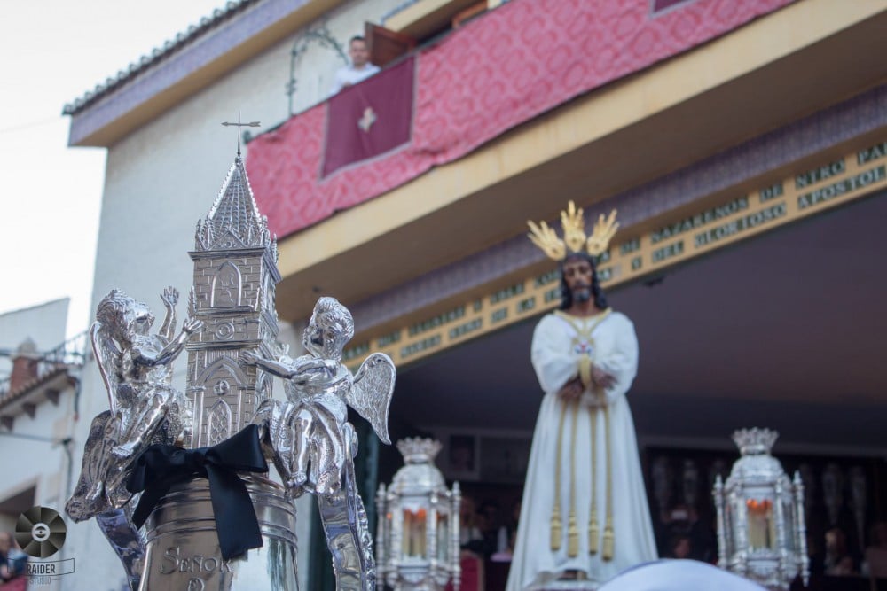 El frente de procesión del Cautivo en Tribuna Oficial