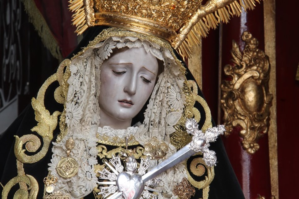 La Cofradía de los Dolores del Puente rechaza que su Virgen participe en la exposición de septiembre en la Catedral.