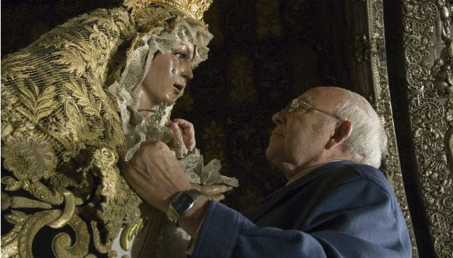 Fallece el vestidor Pepe Garduño, quién vistió a la Esperanza Macarena durante 57 años