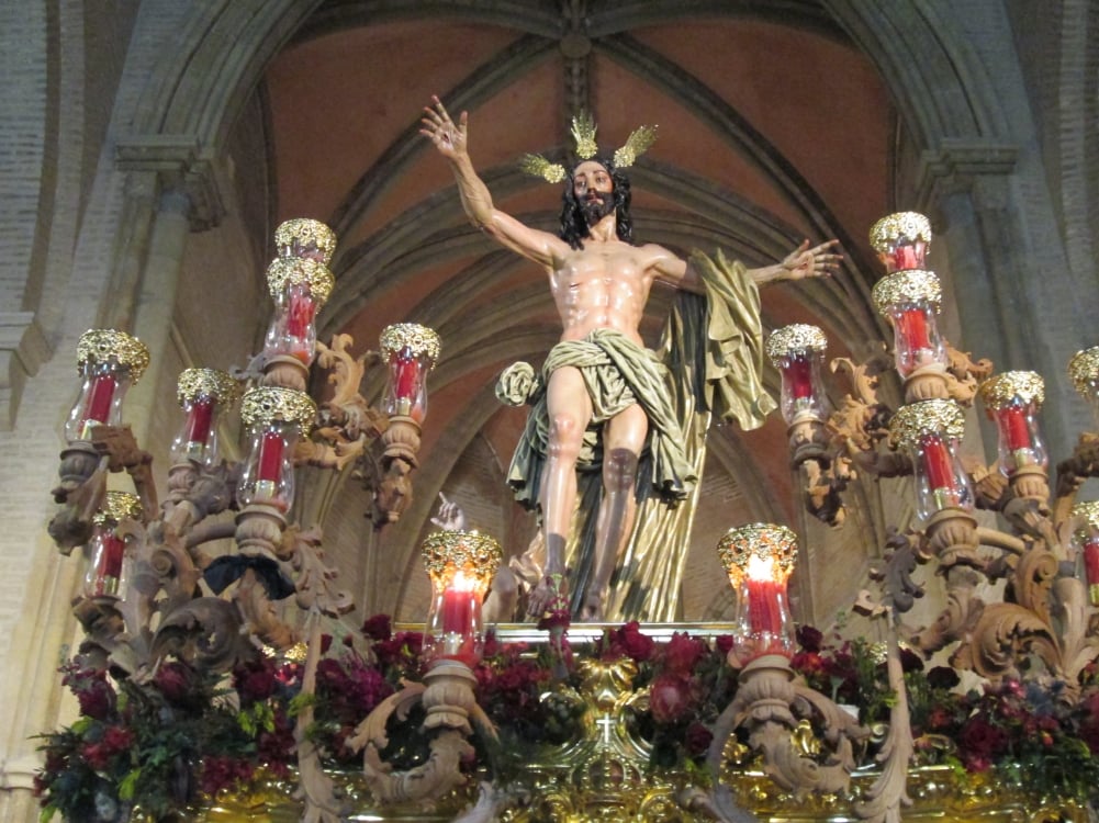 Sillas en la Carrera Oficial al paso de la Resurrección