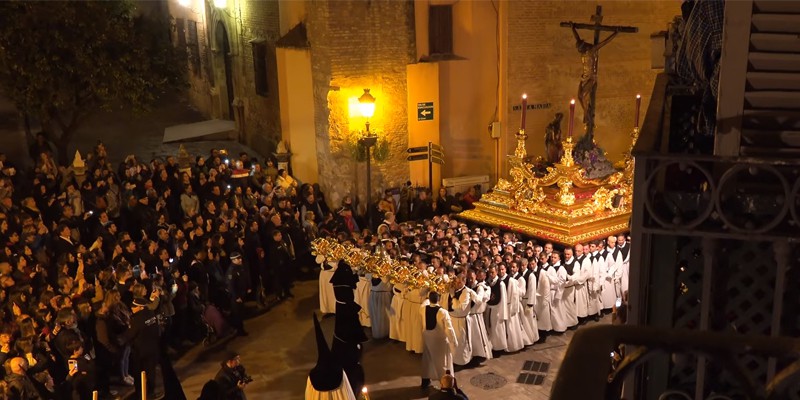 La Cruz Guía de la Congregación de Mena en Recorrido Oficial